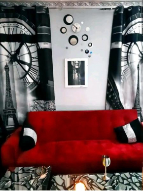 Artistic 2 bedroom+art studio apartment!!
